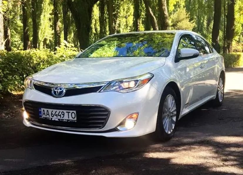 147 Авто на весілля Toyota Avalon біла