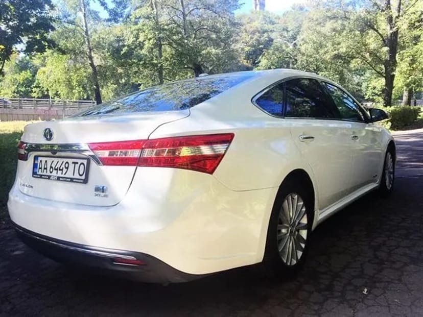 147 Авто на весілля Toyota Avalon біла