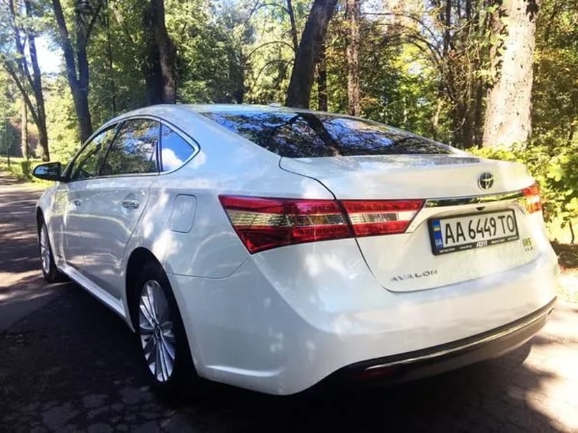 147 Авто на весілля Toyota Avalon біла