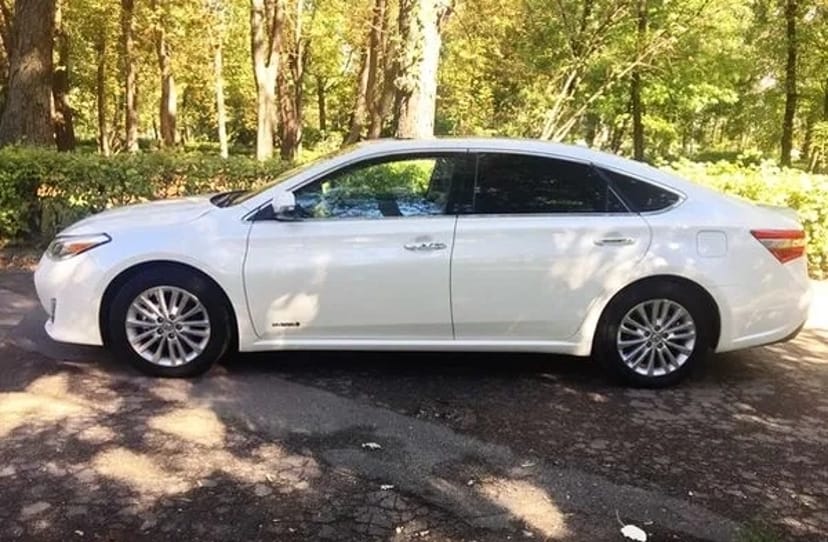 147 Авто на весілля Toyota Avalon біла