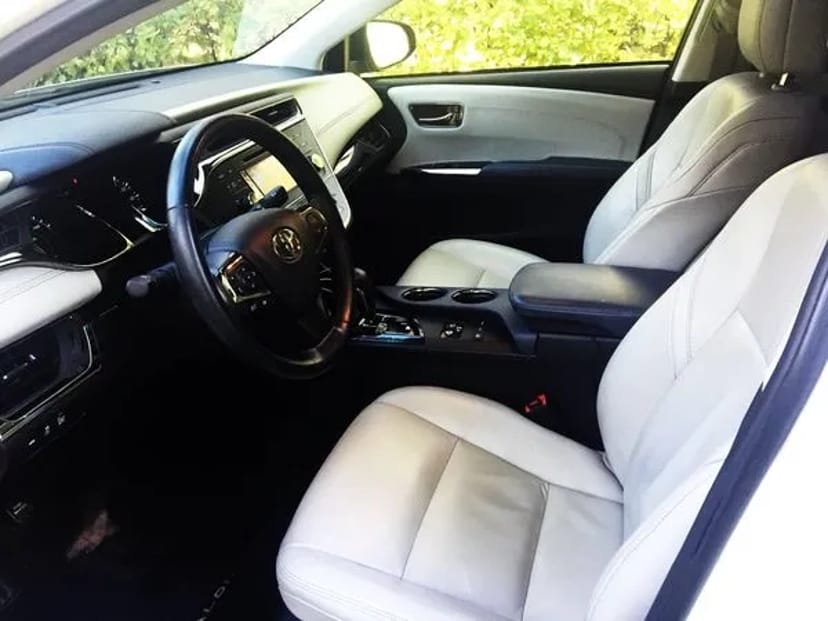 147 Авто на весілля Toyota Avalon біла