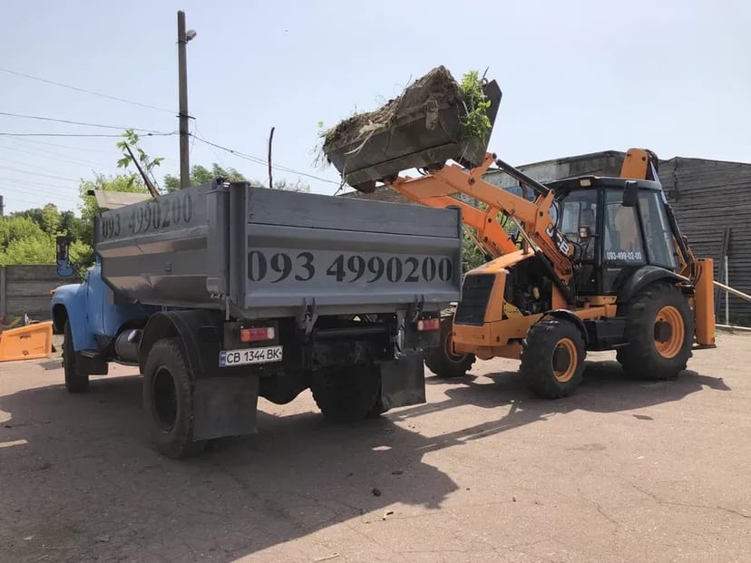 Послуги екскаватора-навантажувача JCB: копання траншей, котлованів та планування ділянок!