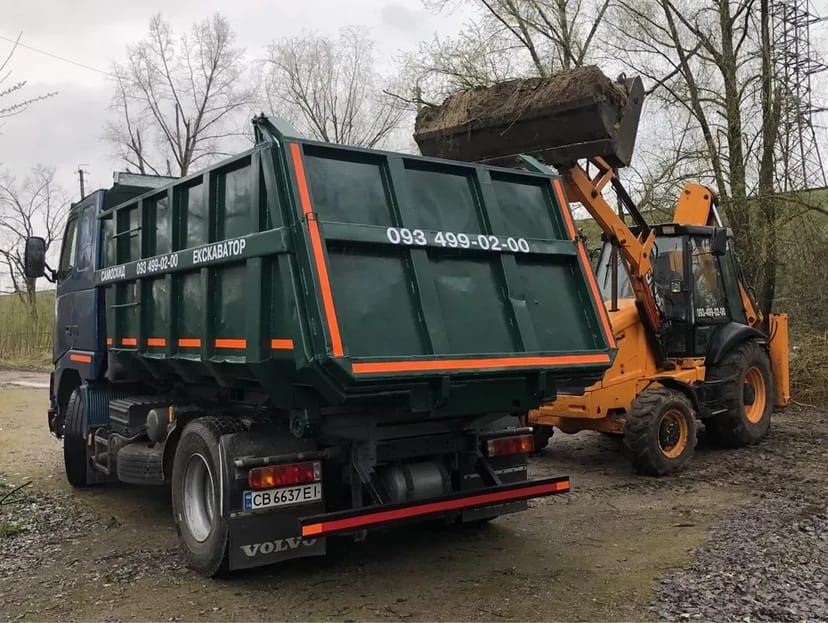 Послуги екскаватора-навантажувача JCB: копання траншей, котлованів та планування ділянок!