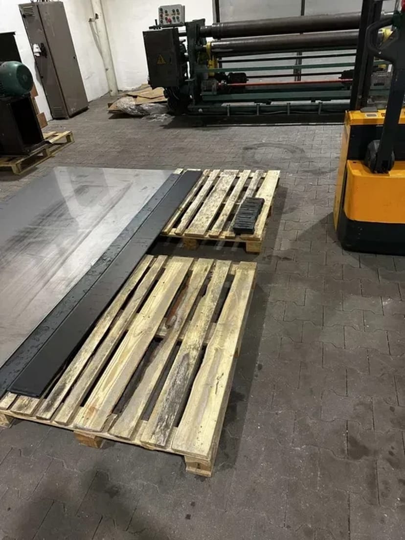 Лазерна різка, гнуття, зварювання металу та розробка креслень