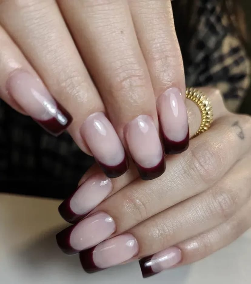 Професійний манікюр з використанням якісних матеріалів - Івано Франківськ.