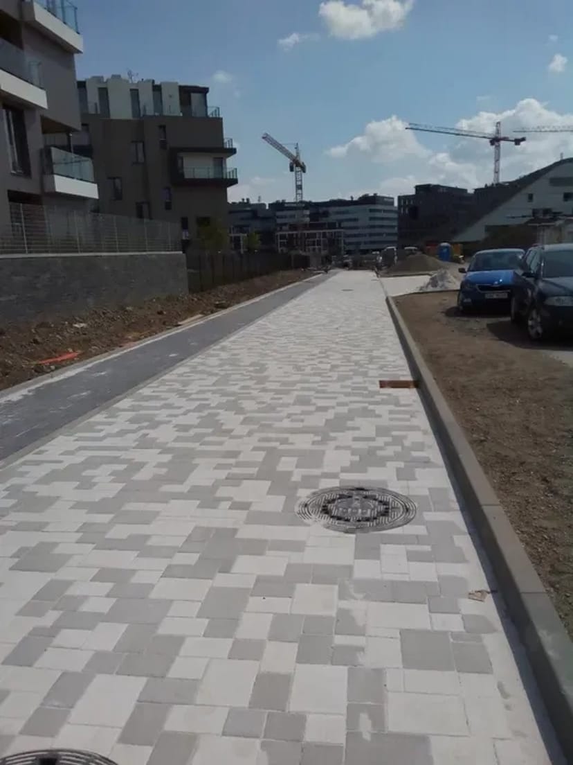 Професійне укладання бруківки та тротуарної плитки: якість та надійність на довгі роки