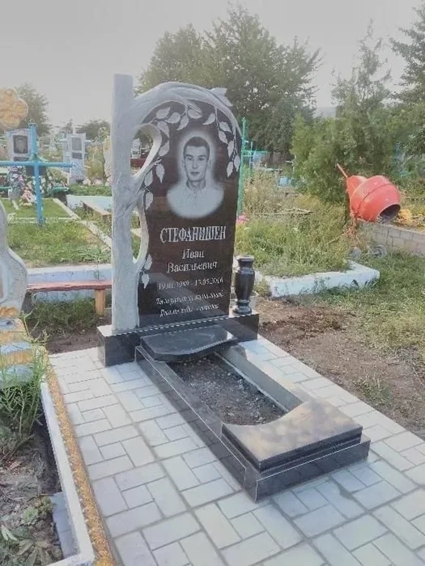 Изготовление и Профессиональная Установка Гранитных Памятников. Гарантия Качества и Долговечности