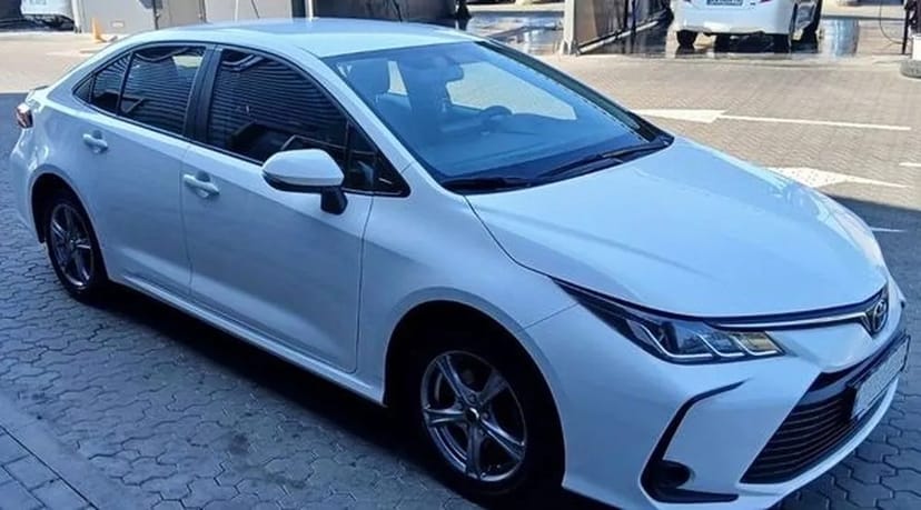 349 Toyota Corolla біла авто на весілля з водієм замовити