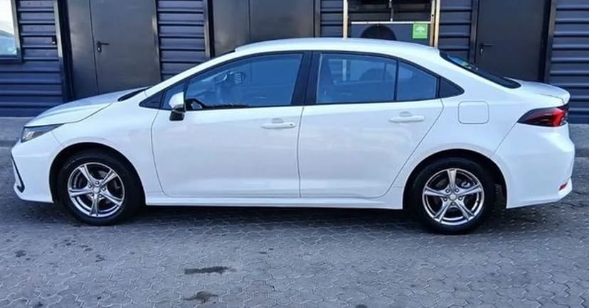 349 Toyota Corolla біла авто на весілля з водієм замовити
