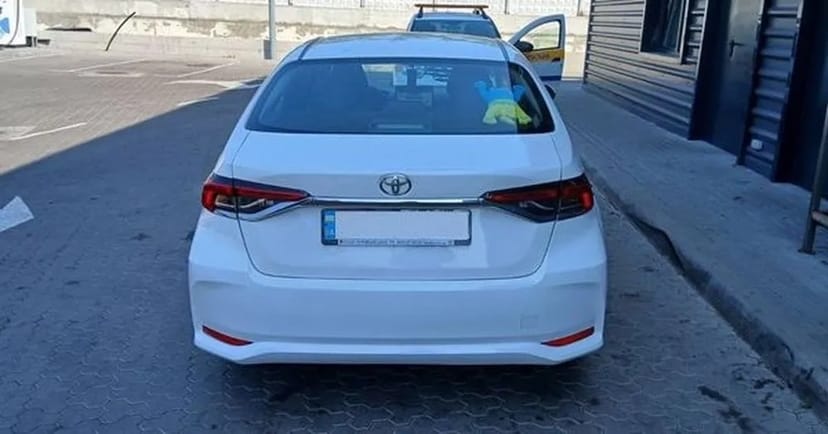 349 Toyota Corolla біла авто на весілля з водієм замовити