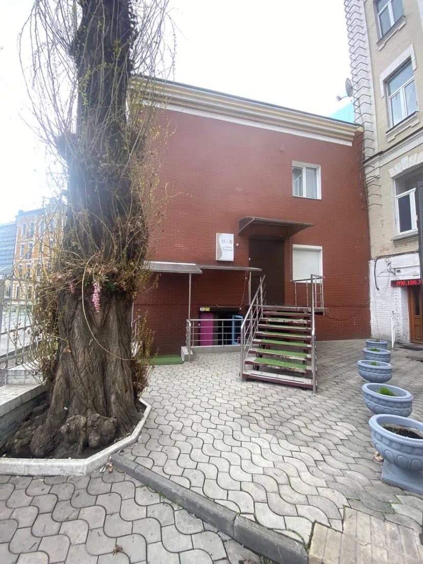 Фасадне приміщення 120 м2 навпроти Палацу спорту