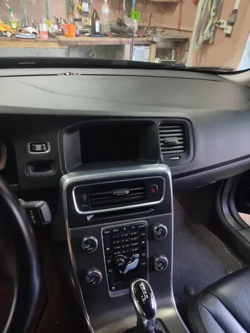 Перетяжка карт дверей авто,стелі, підлокітники, стійки, пластик.