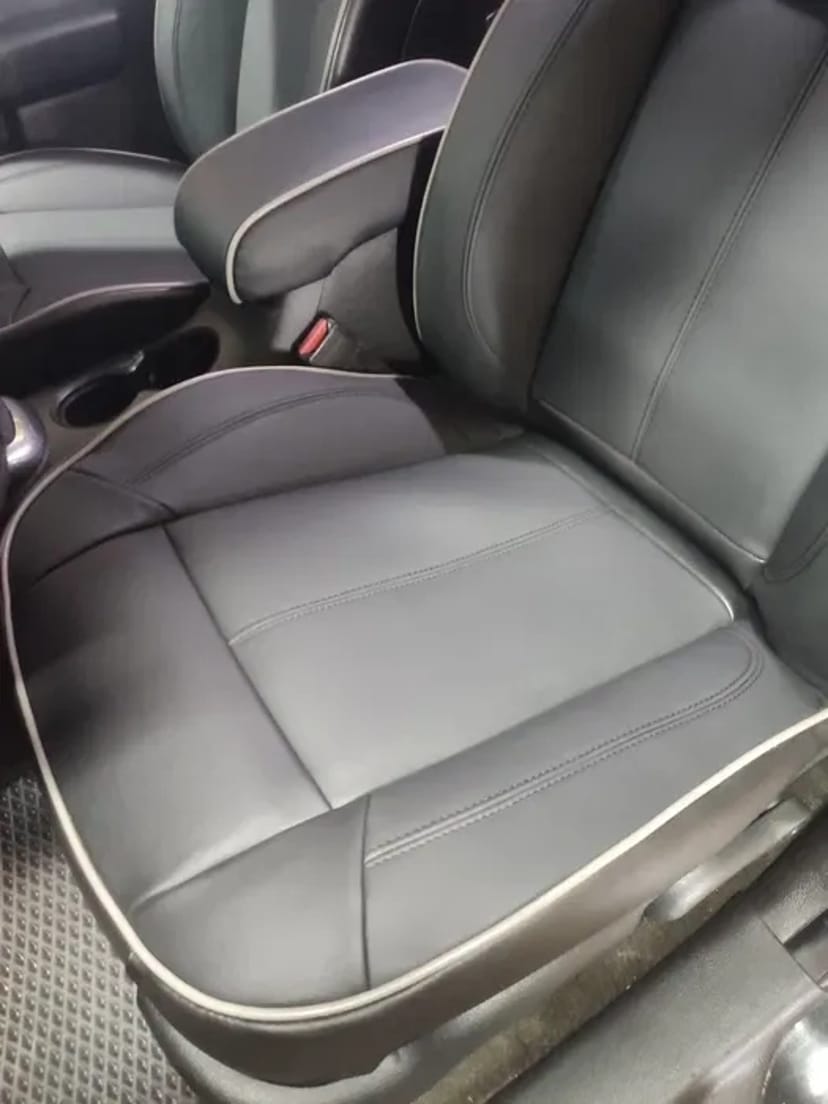 Перетяжка карт дверей авто,стелі, підлокітники, стійки, пластик.