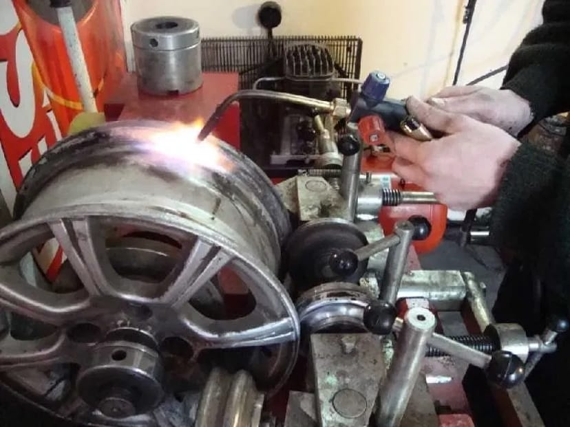 Ремонт шин. Ремонт бічних порізів. Видалення шишок. Є ГЕНЕРАТОР.