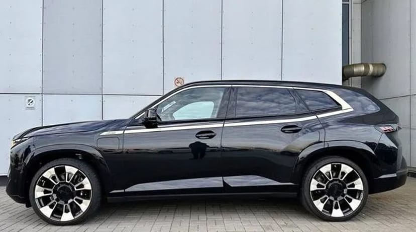 010 Позашляховик BMW XM HIBRYD електро без водія