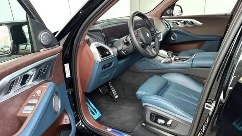 010 Позашляховик BMW XM HIBRYD електро без водія