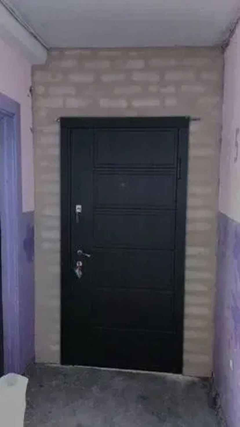 Тамбурні перегородки. Двері у тамбур. Перегородки у під'їзді Двері.