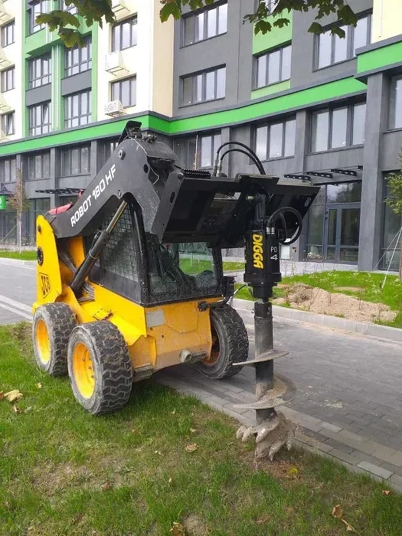 Гідромолот міні навантжувач на базі JCB 180 ROBO