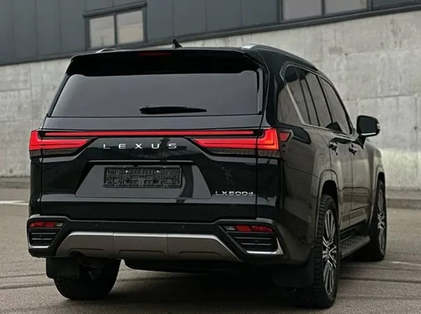 354 Джип без водія Lexus LX 500 подобово