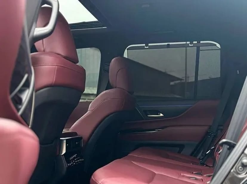 354 Джип без водія Lexus LX 500 подобово