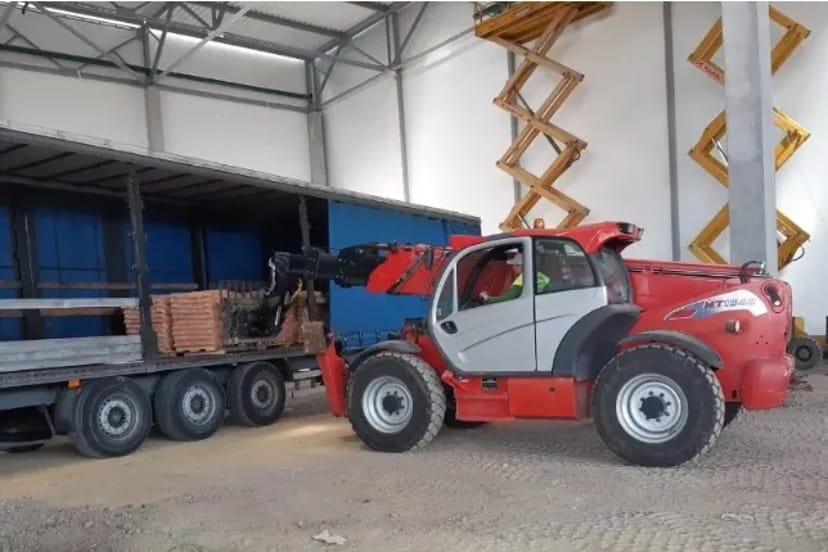 Телескопический погрузчик Manitou, JCB