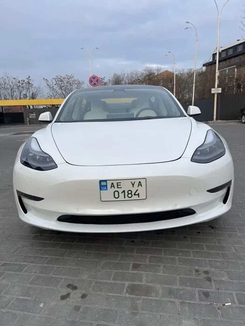 Tesla 3 / X /Y / Performance