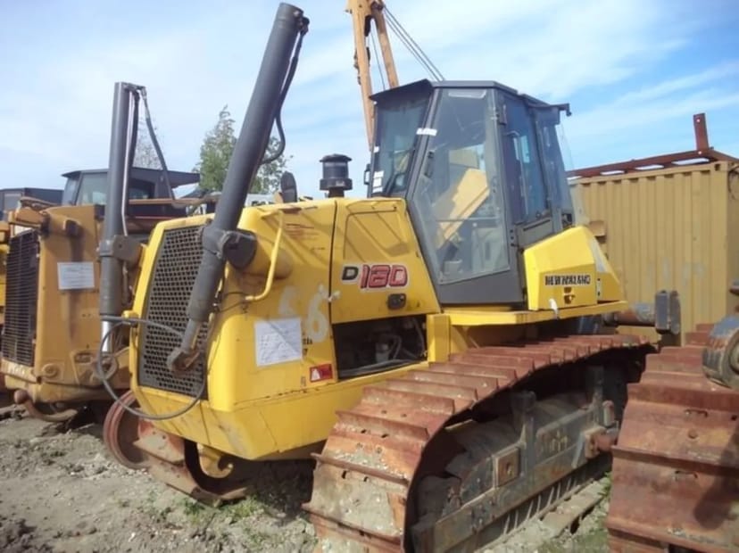 Бульдозер NEW HOLLAND D180 для земляних робіт