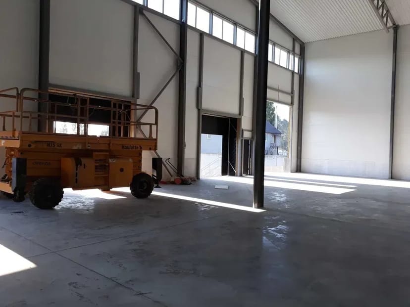 Утеплений євроангар 3500 кв.м. з доковими + нульовими воротами