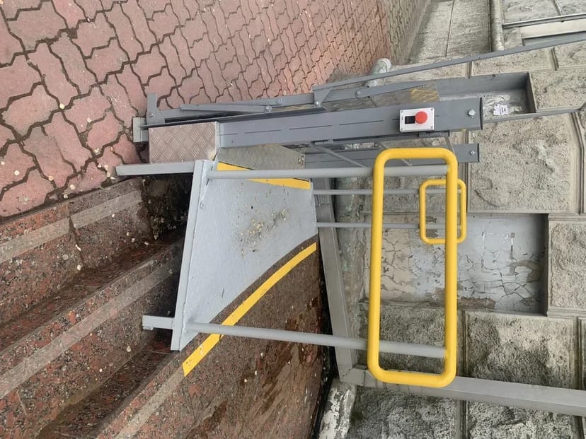 Будівельник комерційних приміщень. Будівництво нерухомості під ключ.