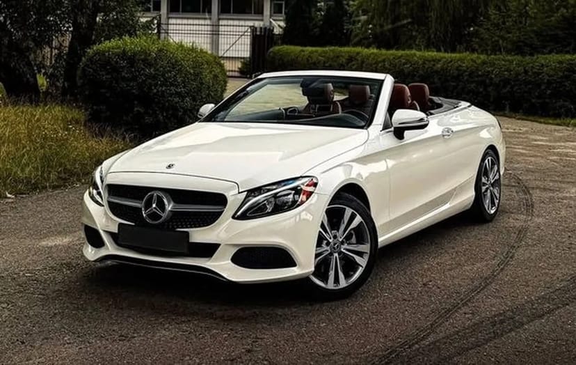 081 Mercedes-Benz C300 Cabrio білий без водія
