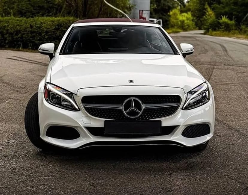 081 Mercedes-Benz C300 Cabrio білий без водія