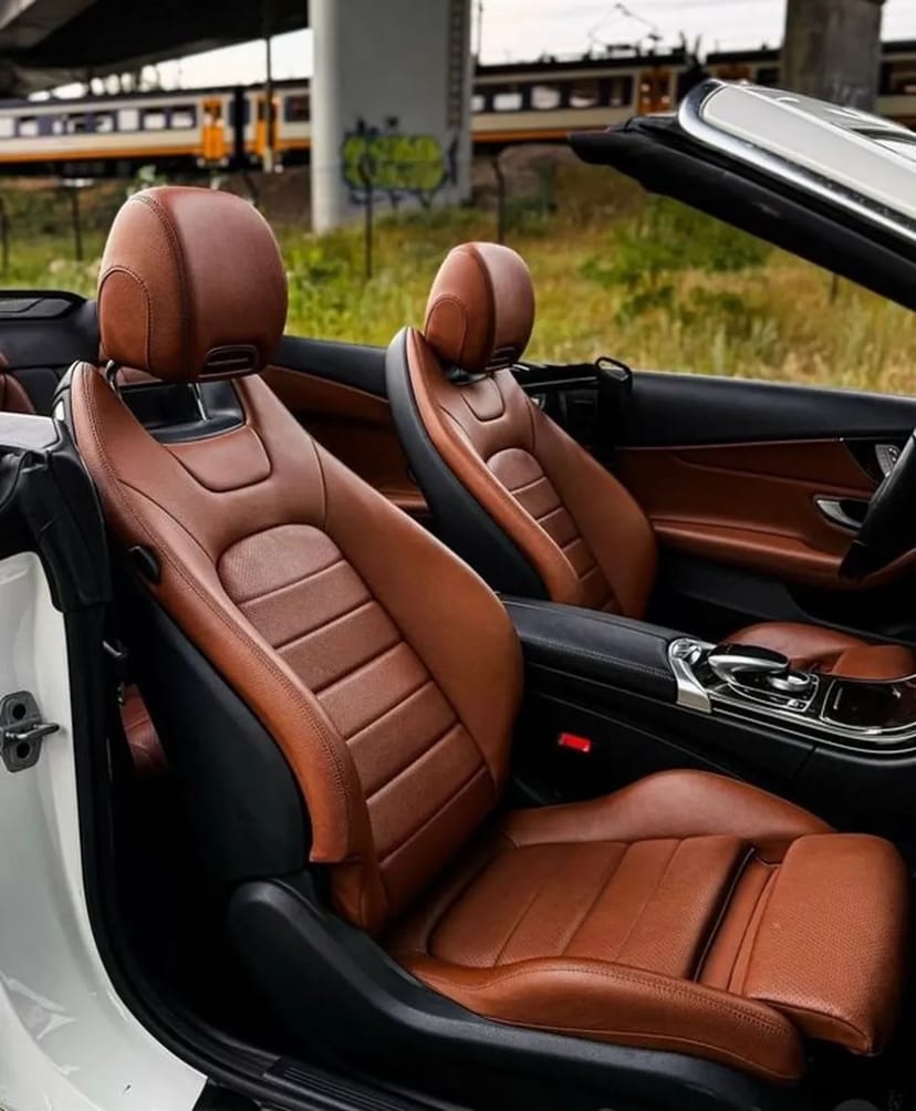 081 Mercedes-Benz C300 Cabrio білий без водія