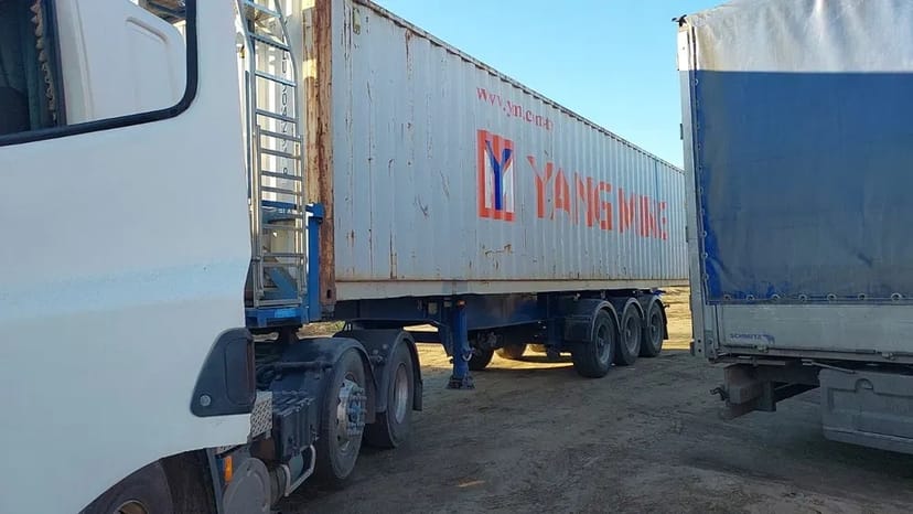 Контейнеровоз самоскид