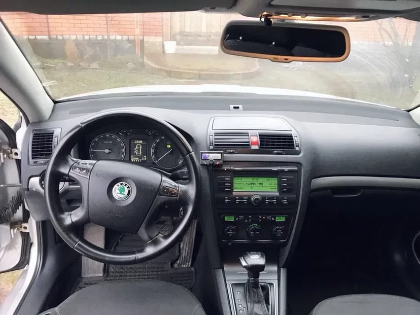 Комфортна Шкода Октавія А5 для тривалих поїздок та роботи