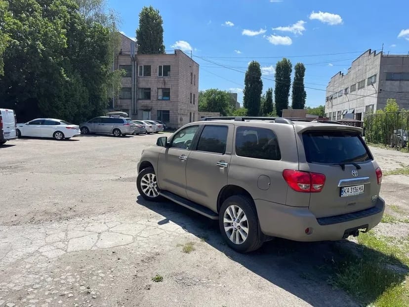 Авто преміум класу, Toyota Sequoia 4WD (газ)