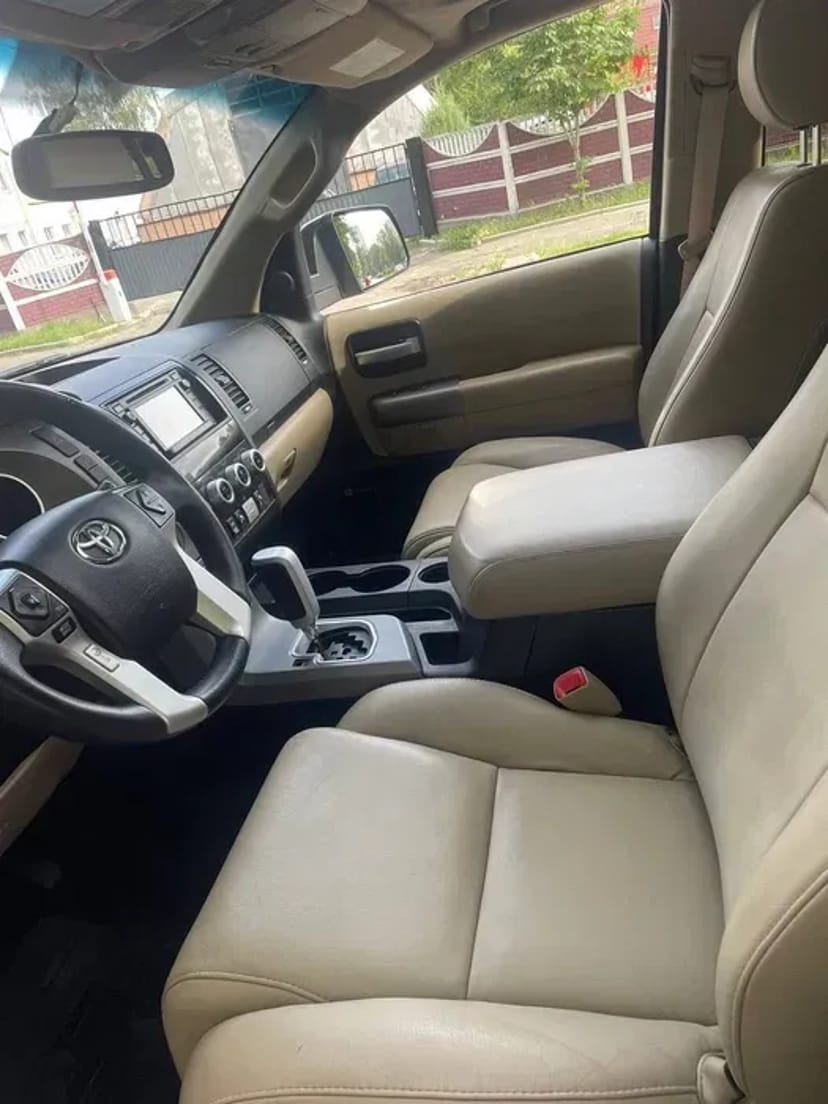 Авто преміум класу, Toyota Sequoia 4WD (газ)