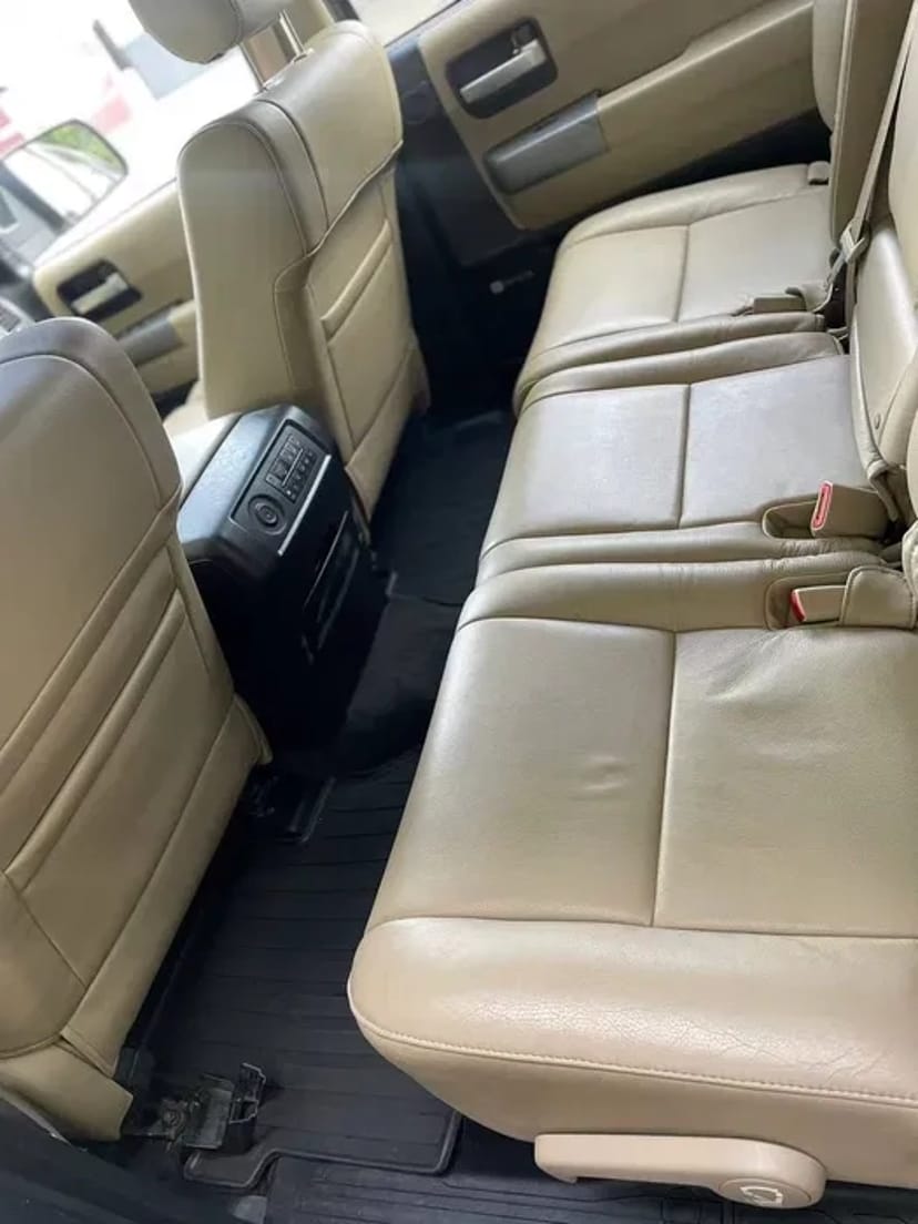 Авто преміум класу, Toyota Sequoia 4WD (газ)