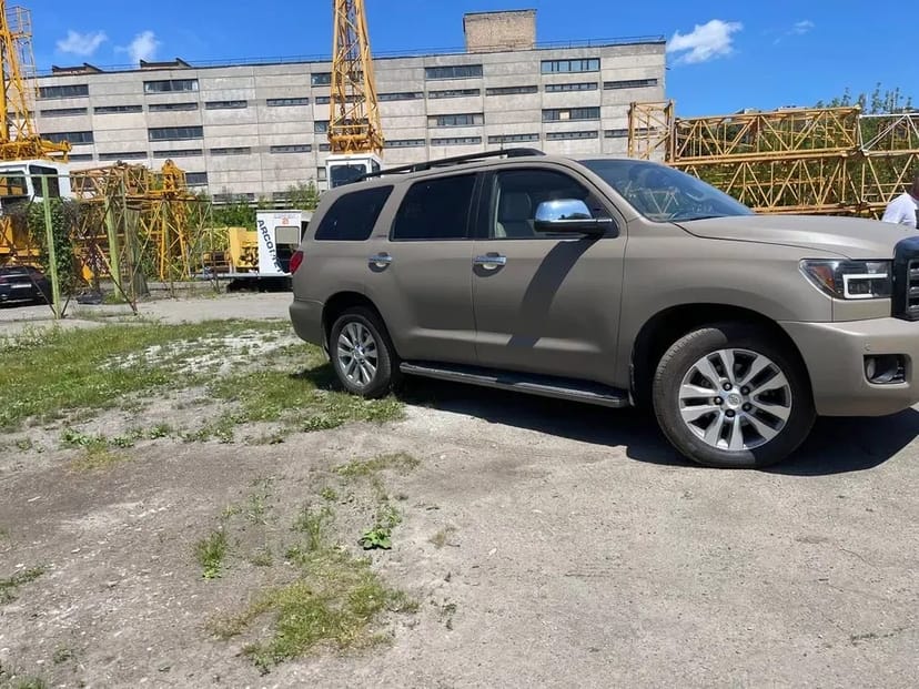 Авто преміум класу, Toyota Sequoia 4WD (газ)
