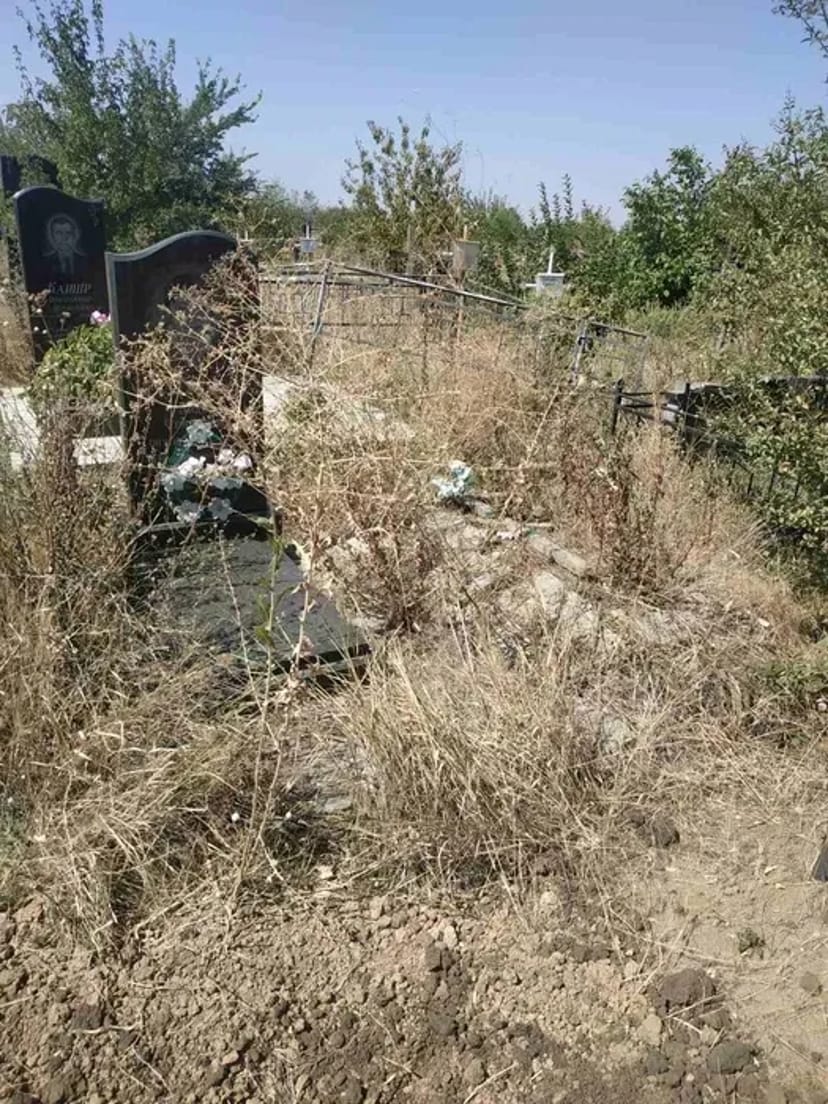 Уборка могил, покраска оград, установка столов, установка оград