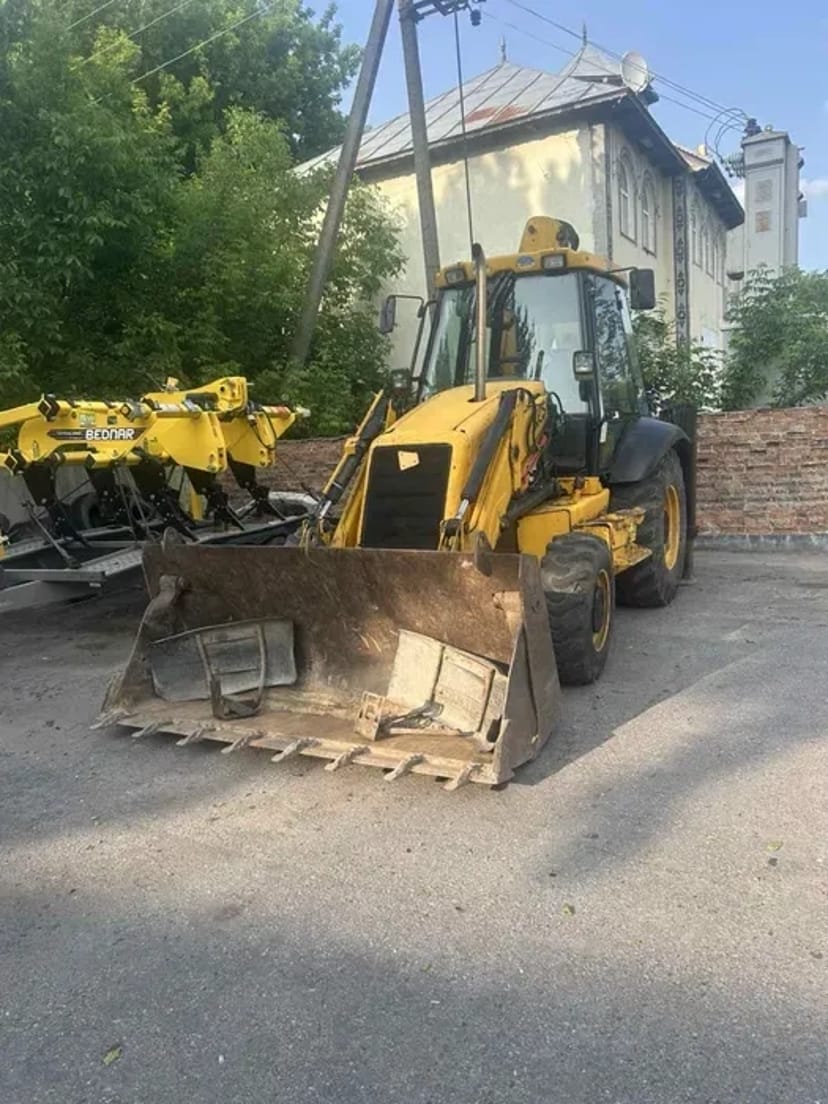 Екскаватор JCB 3CX з досвідченим оператором