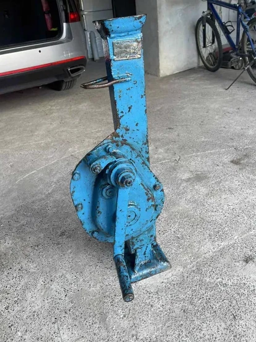 Рейковий механічний домкрат для підйому надважких вантажів