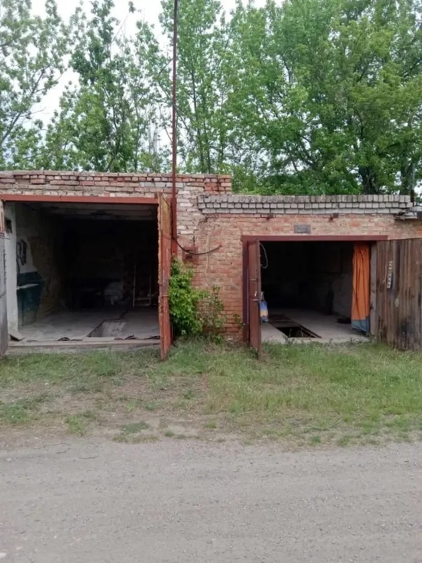 Два гаражі у кооперативі «Пролісок»