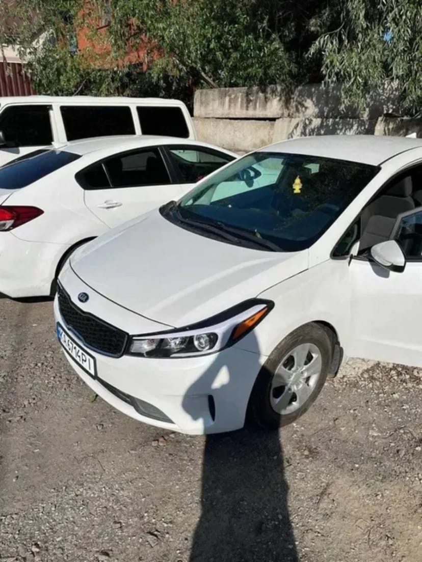 Авто з коробкою "Автомат" . KIA Forte комфорт клас.