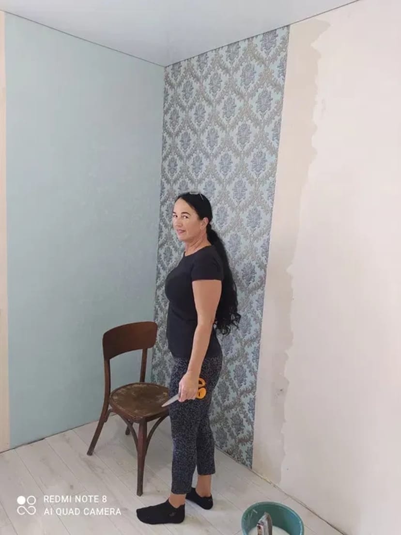 Поклейка обоев, шпалер, багетів, покраска - від 120-150 грн/м². Стаж роботи більше 20 років