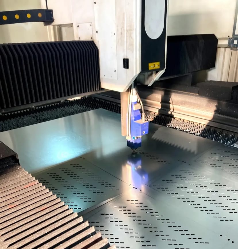 Лазерна різка листового металу та труб