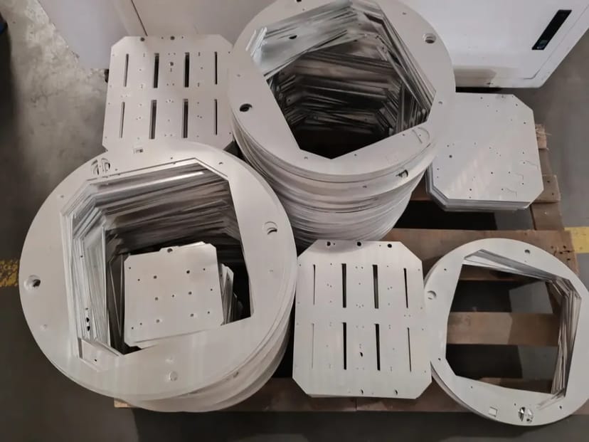 Лазерна різка листового металу та труб