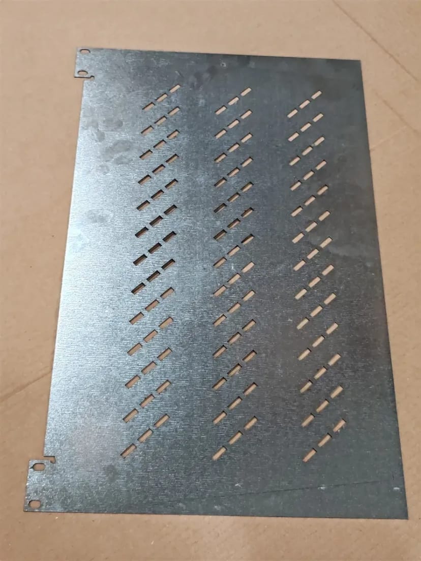 Лазерна різка листового металу та труб