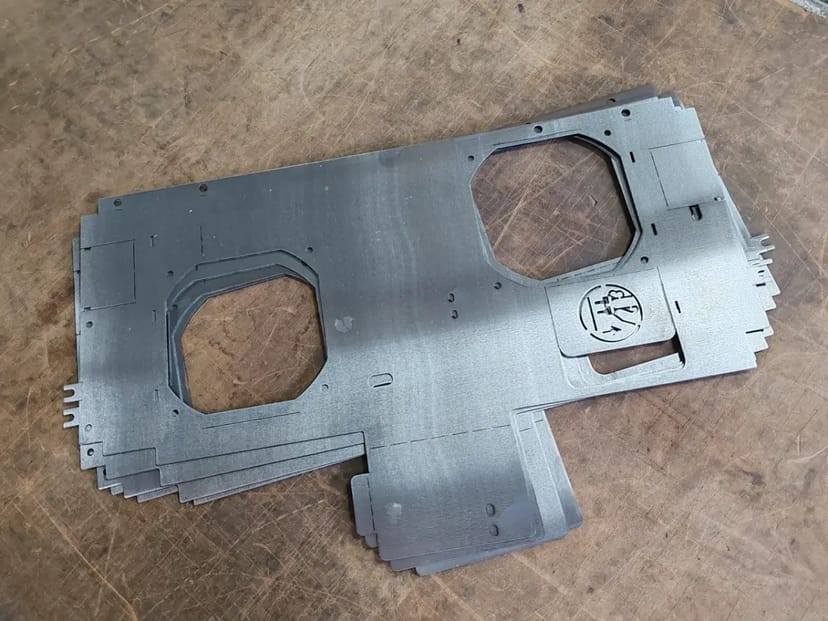 Лазерна різка листового металу та труб