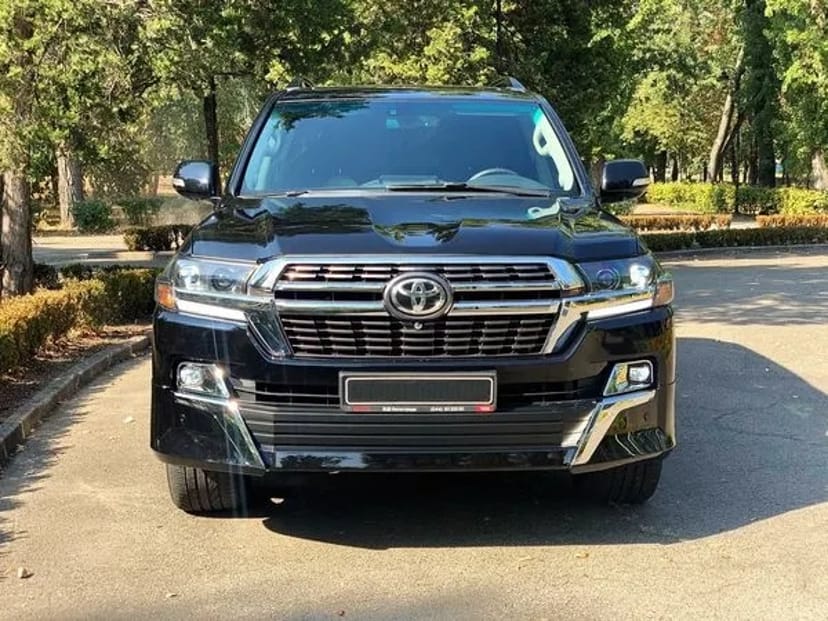 254 Позашляховик Toyota Land Cruiser 200 без водія