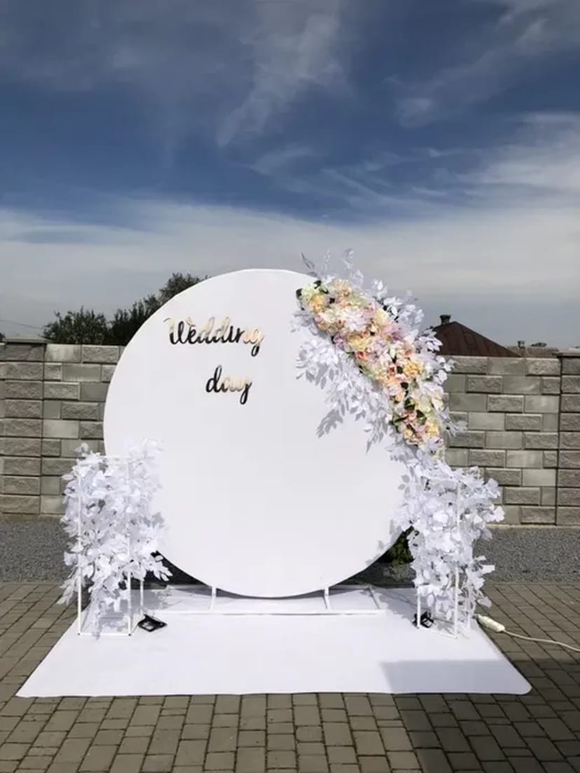 Декоровані фотозони для весілля, хрестини, ювілеїв та інших святкових подій.